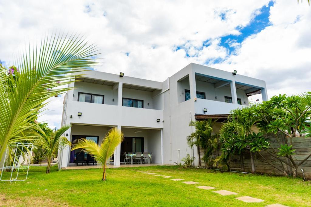 Stella Marris Beachfront Villa Pointe aux Sable Экстерьер фото