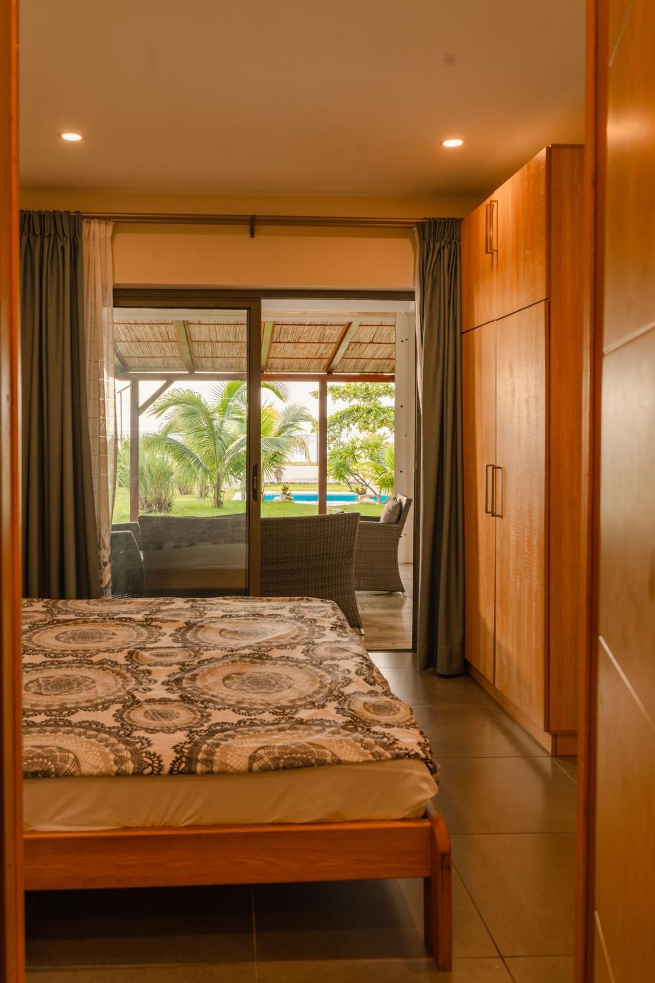Stella Marris Beachfront Villa Pointe aux Sable Экстерьер фото