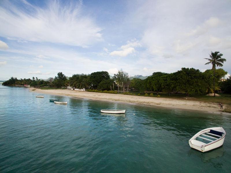 Stella Marris Beachfront Villa Pointe aux Sable Экстерьер фото